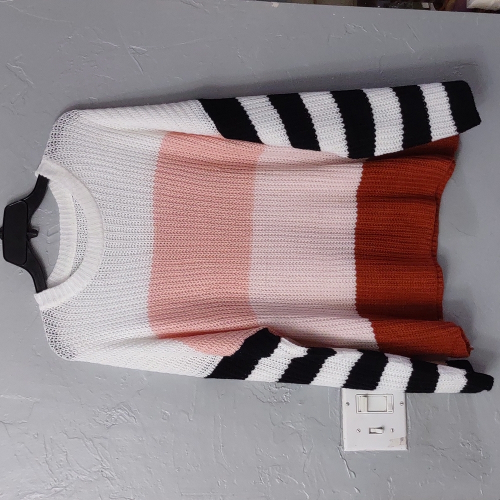 beautiful knitted sweater women XL good  super soft ,not labeled,pretty, crochet